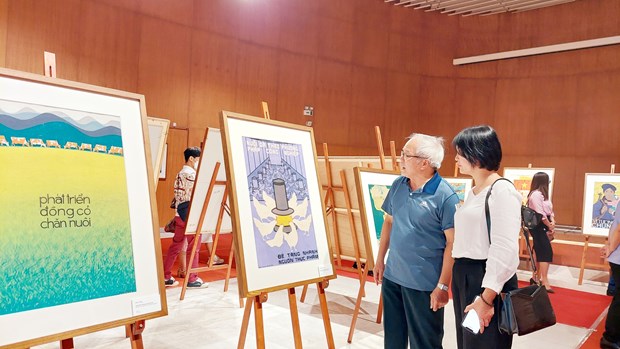 Exhibition of propaganda posters opens in Quang Ninh hinh anh 1