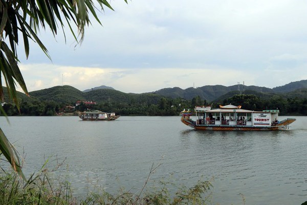 Media trip to promote Thua Thien-Hue tourism hinh anh 1