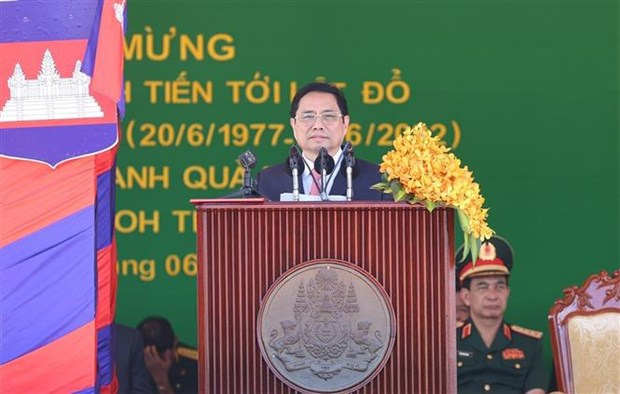 Vietnamese, Cambodian PMs stress importance of deepening bilateral relations hinh anh 2