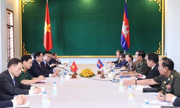 Vietnamese, Cambodian PMs agree on measures to foster ties hinh anh 1