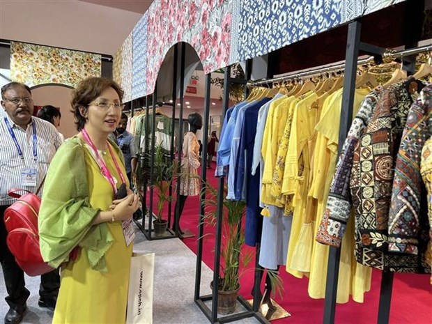 Vietnam attends India International Garment Fair hinh anh 1