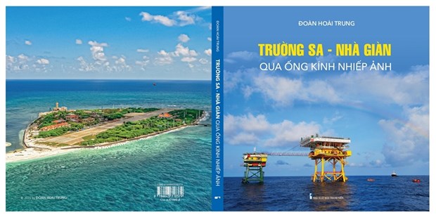 Photo exhibition spotlights Truong Sa archipelago, DK1 platform hinh anh 1