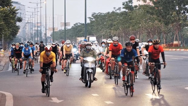 HCM City considers bicycle and pedestrian lanes on Hanoi highway hinh anh 1