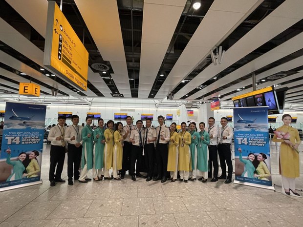 Vietnam Airlines về nhà ga D4 tại sân bay London Heathrow