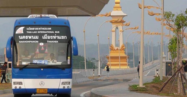 Bus route connecting Thailand-Laos-Vietnam in discussion hinh anh 1