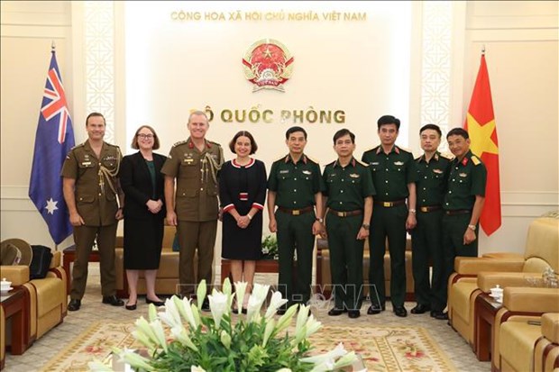 Minister appreciates ambassador's contributions to Vietnam-Australia defence ties hinh anh 1
