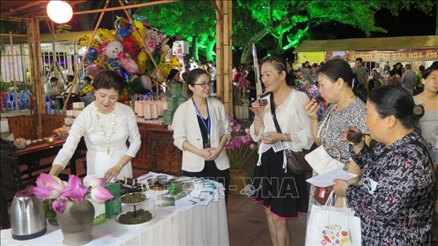Food festival attracts visitors’ attention hinh anh 2