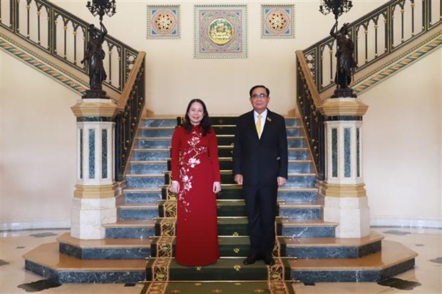 Vice President meets Thai Prime Minister in Bangkok hinh anh 1