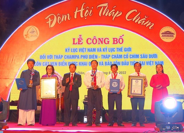 Thua Thien-Hue: Ancient Cham tower announced as world record hinh anh 1