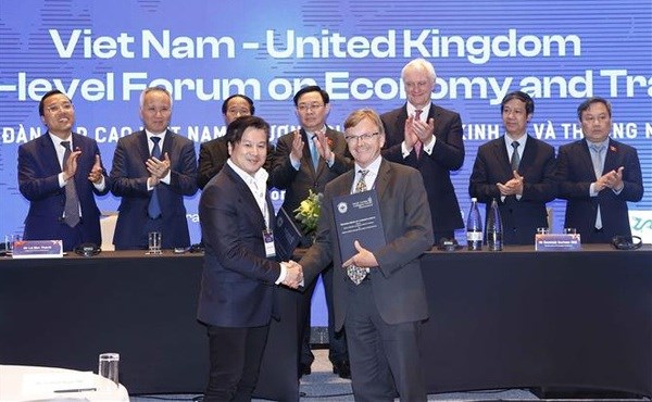 NA Chairman attends Vietnam-UK high-level forum on economy, trade hinh anh 2