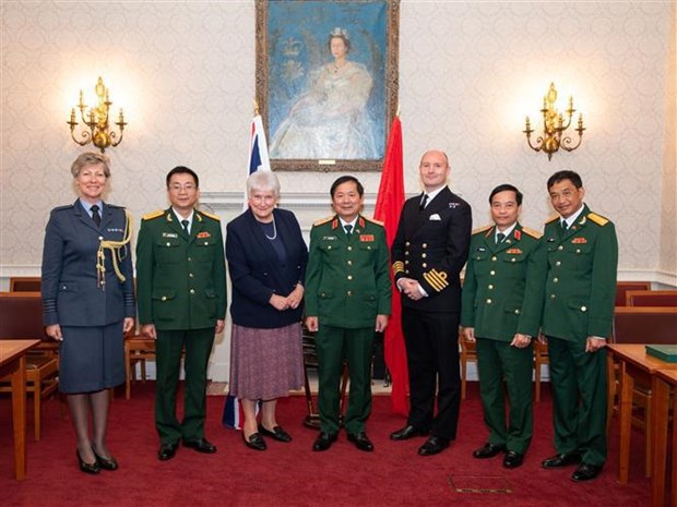 Vietnam, UK hold 4th defence policy dialogue in London hinh anh 2