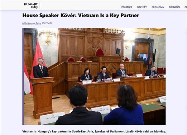 Hungarian media spotlight Vietnamese top legislator’s visit hinh anh 1
