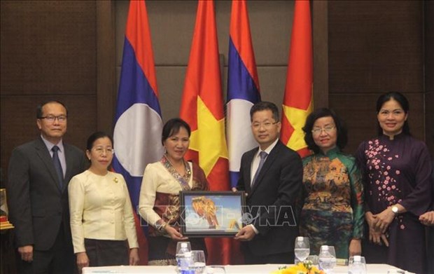 Lao Women’s Union delegation visits Da Nang hinh anh 1