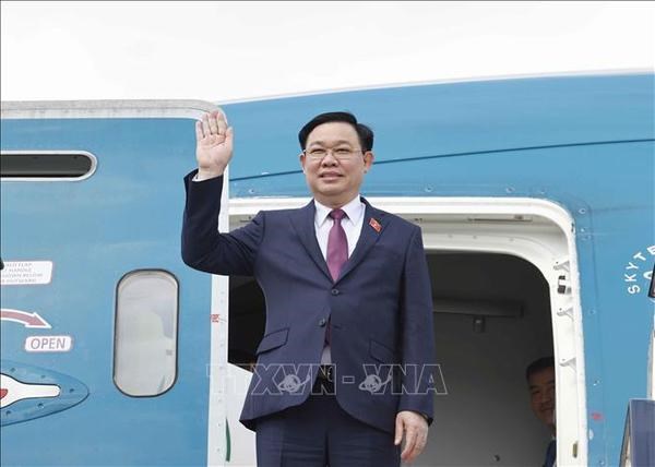 Top legislator arrives in Hanoi, concluding visits to Hungary, UK hinh anh 1