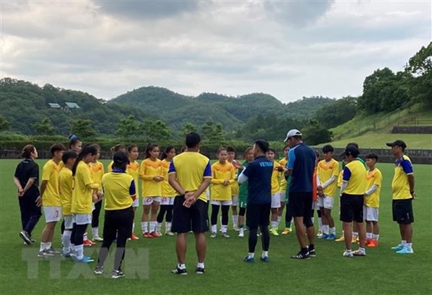 Women’s U18 football team of Vietnam train in Japan hinh anh 1
