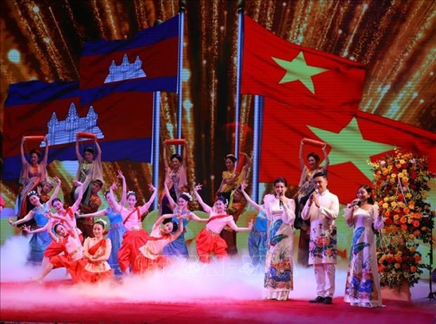 Cultural, art activities mark Vietnam-Cambodia diplomatic ties hinh anh 1