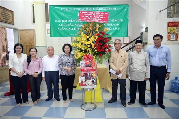 Holiday greetings from HCM City to local Muslims hinh anh 1
