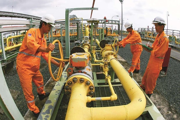 PetroVietnam surpasses oil exploitation plan by 23 percent in H1 hinh anh 1