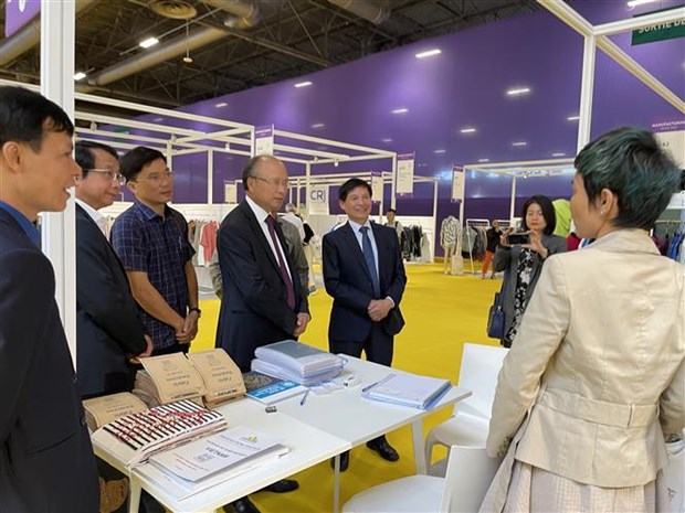 Vietnam attends Premiere Vision 2022 in Paris hinh anh 2