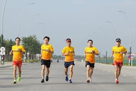 About 11,000 athletes to take part in Vnexpress Marathon Amazing Halong 2022 hinh anh 1