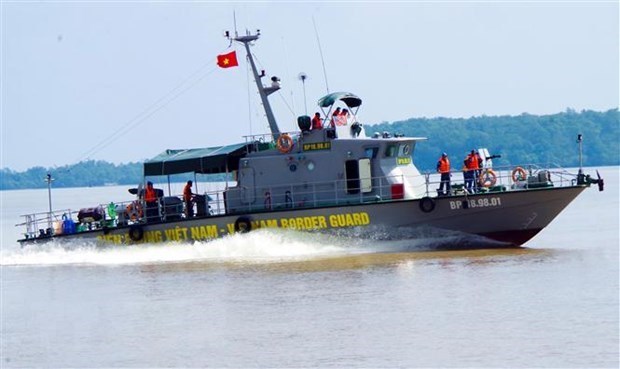 Binh Thuan searching for 18-crewed fishing vessel hinh anh 1