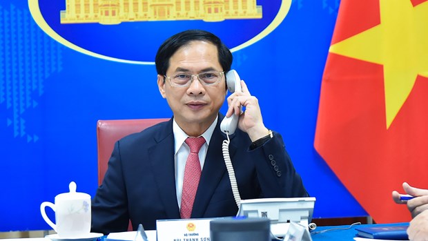 Vietnamese, Korean foreign ministers hold phone talks hinh anh 1