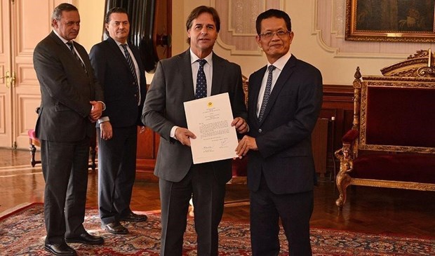 Uruguay eyes to beef up relations with Vietnam hinh anh 1