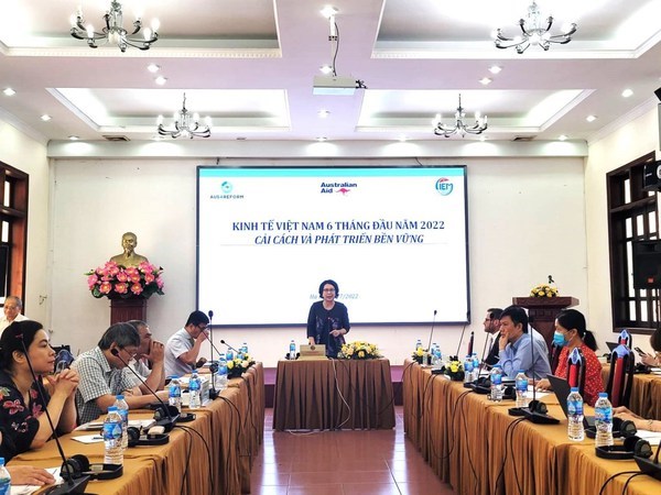 CIEM provides two scenarios for Vietnam’s economic growth this year hinh anh 2
