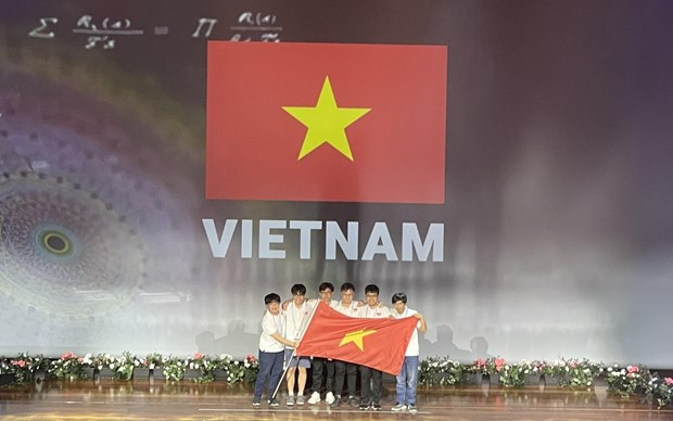 Vietnamese students bring home medals from Int’l Mathematical Olympiad hinh anh 1