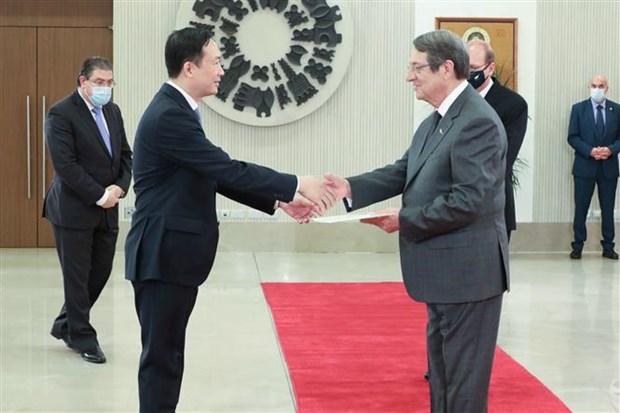 Vietnamese Ambassador presents credentials to President of Cyprus hinh anh 1