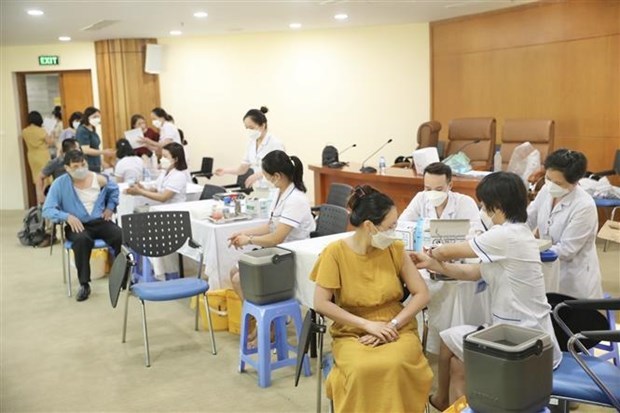 Vietnam records 745 new COVID-19 cases on July 17 hinh anh 1