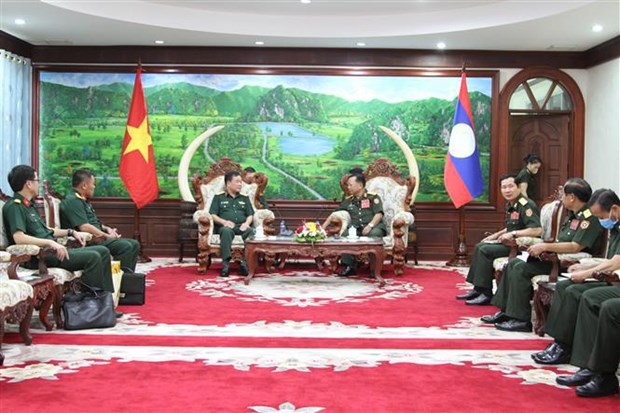 Vietnam, Laos strengthen defence ties hinh anh 1