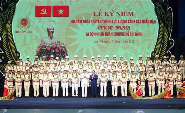 People’s Police force honoured on 60th traditional day hinh anh 1