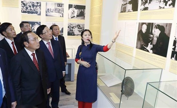 Vietnam-Laos friendship, solidarity, cooperation spotlighted at exhibition hinh anh 1