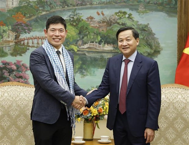 Deputy PM Le Minh Khai receives Grab leader hinh anh 1