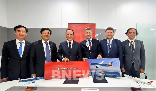 Vietnam Airlines signs cooperation deal with Turkish Airlines hinh anh 1