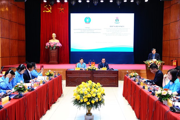 Vietnam, Laos promote trade union cooperation hinh anh 1