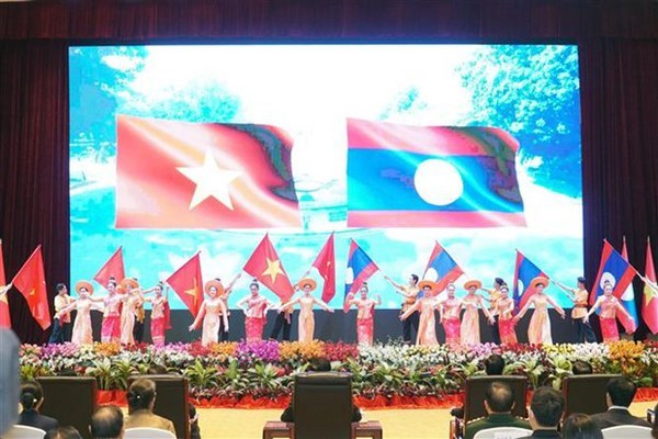 Vietnam-Laos mutual support make bilateral ties special: Lao official hinh anh 2