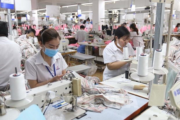 ADB maintains growth forecast for Vietnam hinh anh 2