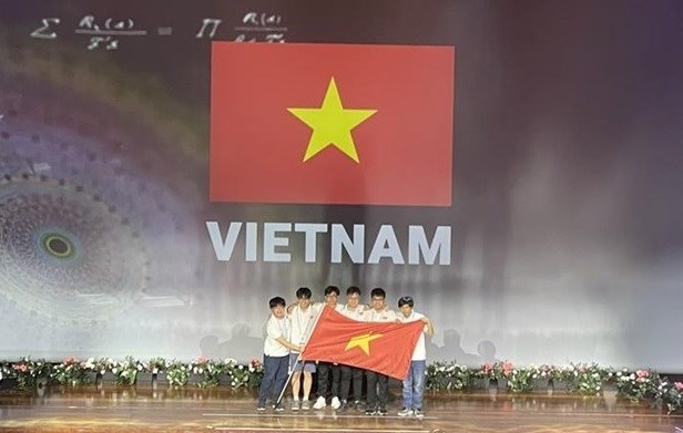 President commends medalists in 2022 International Olympiads hinh anh 1