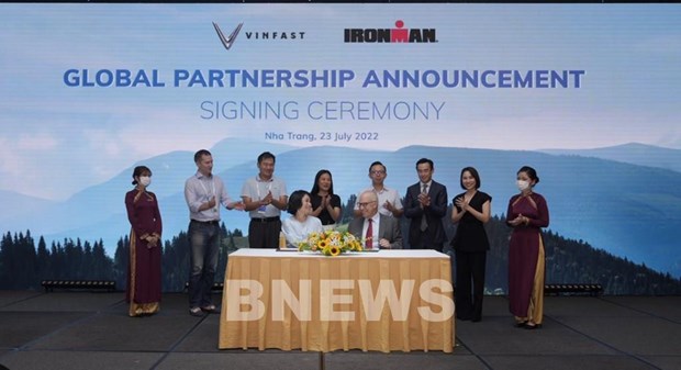 Vinfast, IRONMAN announce global partnership hinh anh 1