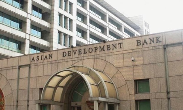 ADB raises growth forecast for Philippines to 6.5% hinh anh 1
