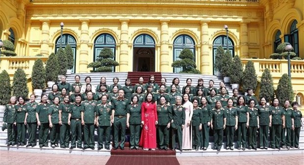 Vice President shows gratitude for female Truong Son soldiers hinh anh 1