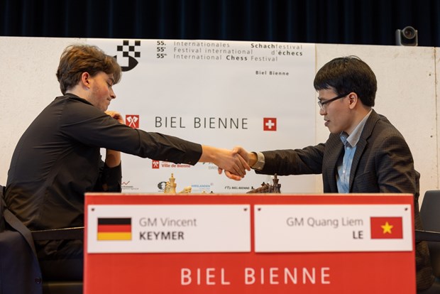 Le Quang Liem earns Grandmaster Triathlon title at Biel Int’l Chess Festival hinh anh 1
