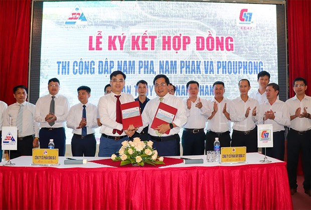 Vietnamese companies agree deal for Laos hydropower project hinh anh 1