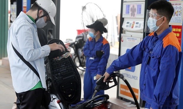 Petrol prices cool, cost pressure reduced hinh anh 1