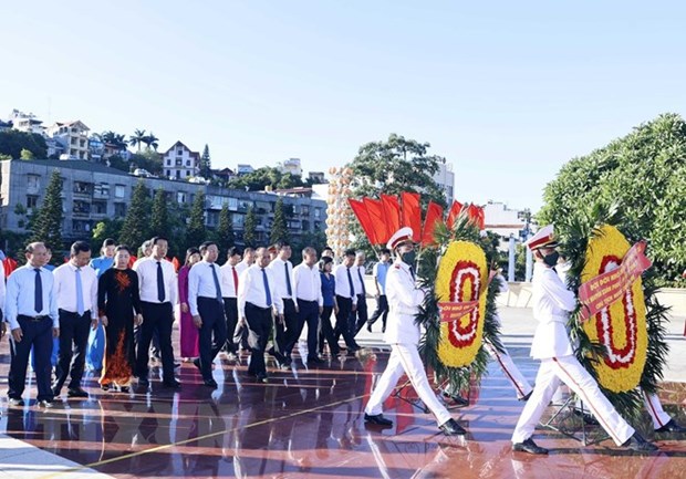 President pays homage to martyrs in Quang Ninh province hinh anh 1