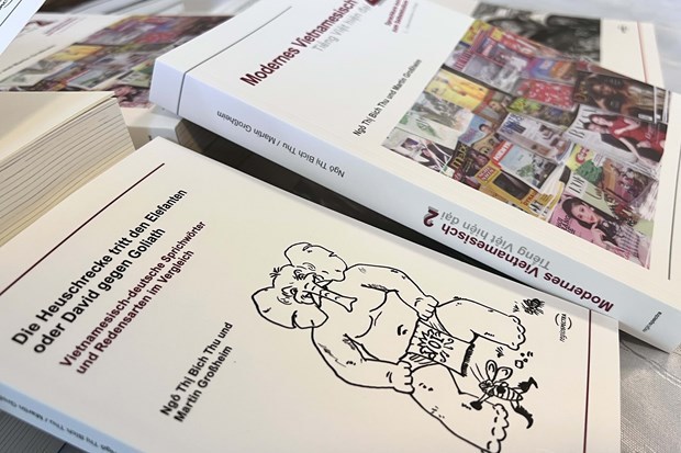 Vietnamese language textbooks launched in Germany hinh anh 1