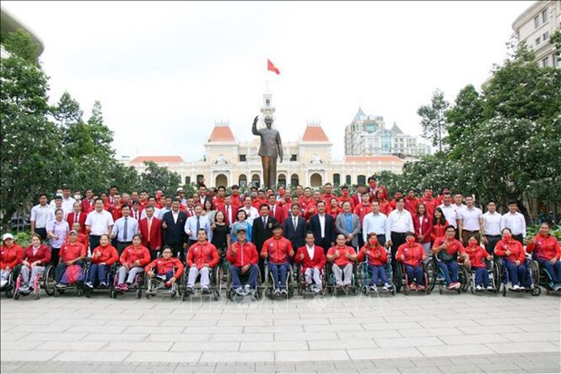 Vietnamese flag flies at 2022 ASEAN Para Games hinh anh 1