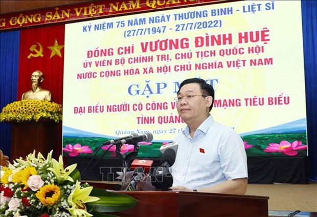 NA Chairman meets with outstanding revolutionaries in Quang Nam hinh anh 1